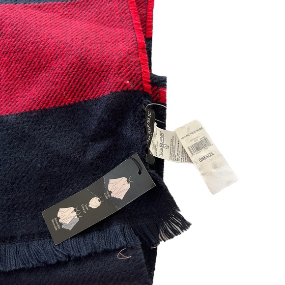 Banana Republic Black & Red Reversible Knit Poncho One Size NWT - Picture 5 of 6